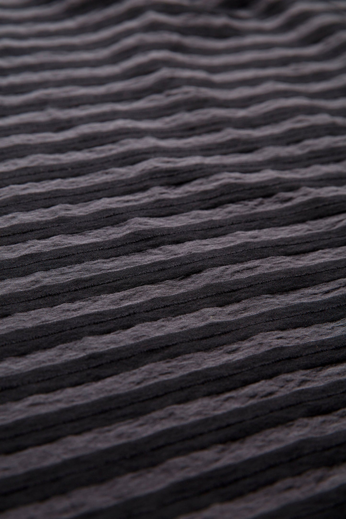 Ond Organic Cotton and Viscose Stripe Midi Skirt Detail | BLACK