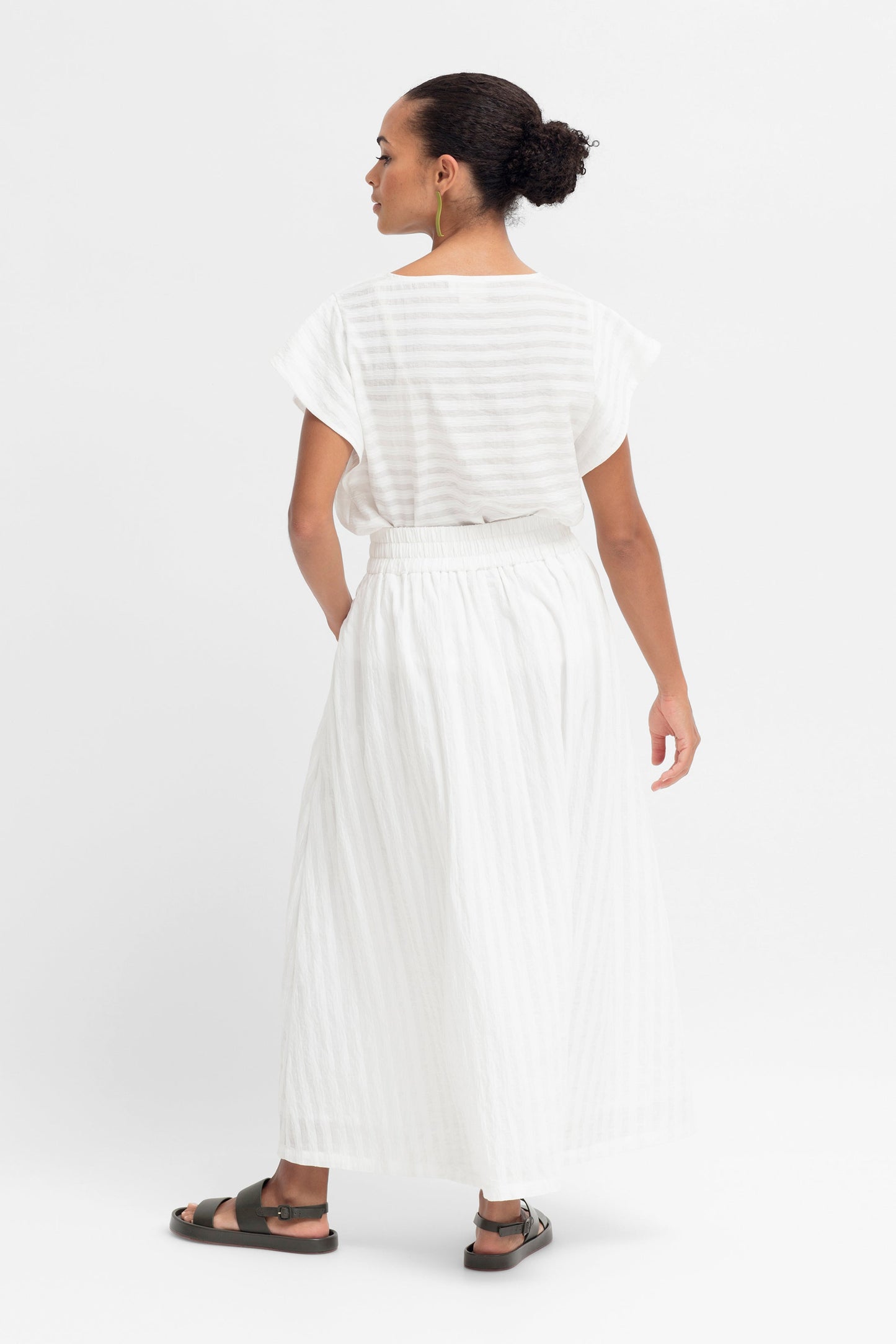 Ond Organic Cotton and Viscose Stripe Midi Skirt Model Back | WHITE