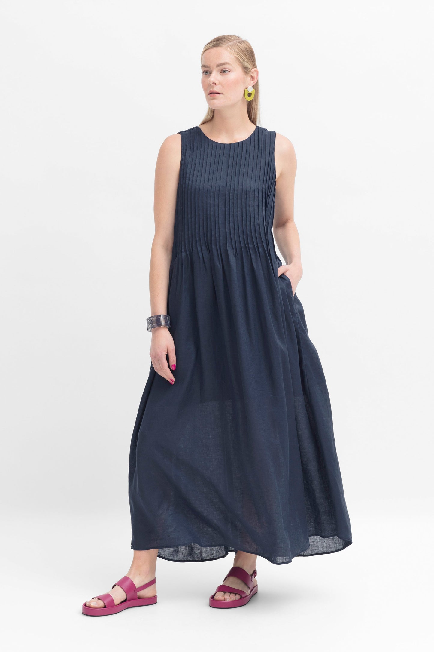 Lin Linen A-line Sleeveless Pintuck Detail Long Dress Model Front Jess | STEEL BLUE