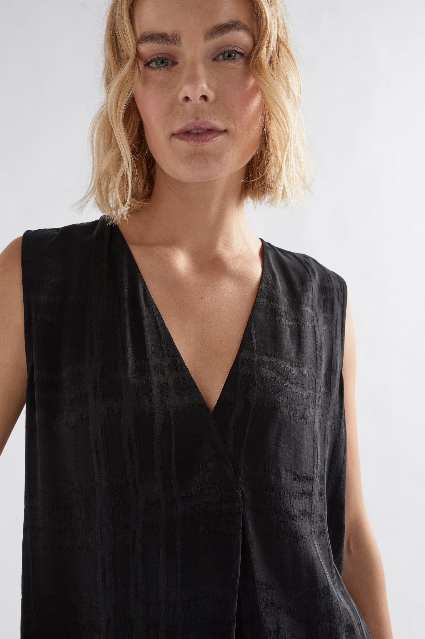 Linur Sleeveless Cross Over V-neck Tonal Woven Check Top Model Front detail | BLACK CHECK 