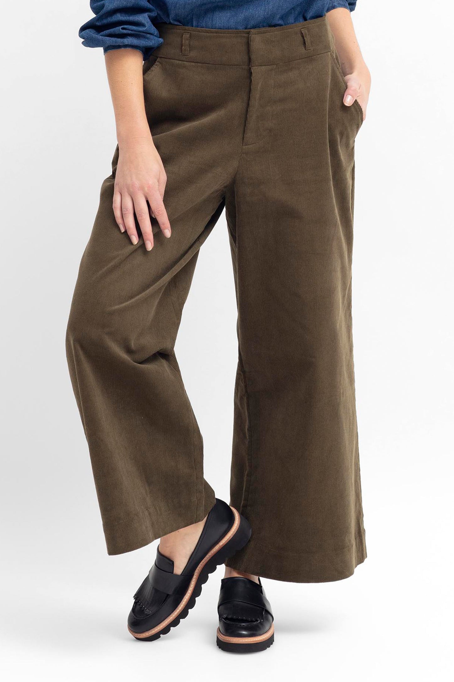 Koord Organic Cotton Wide Leg Corduroy Pant Model Front | OLIVINE