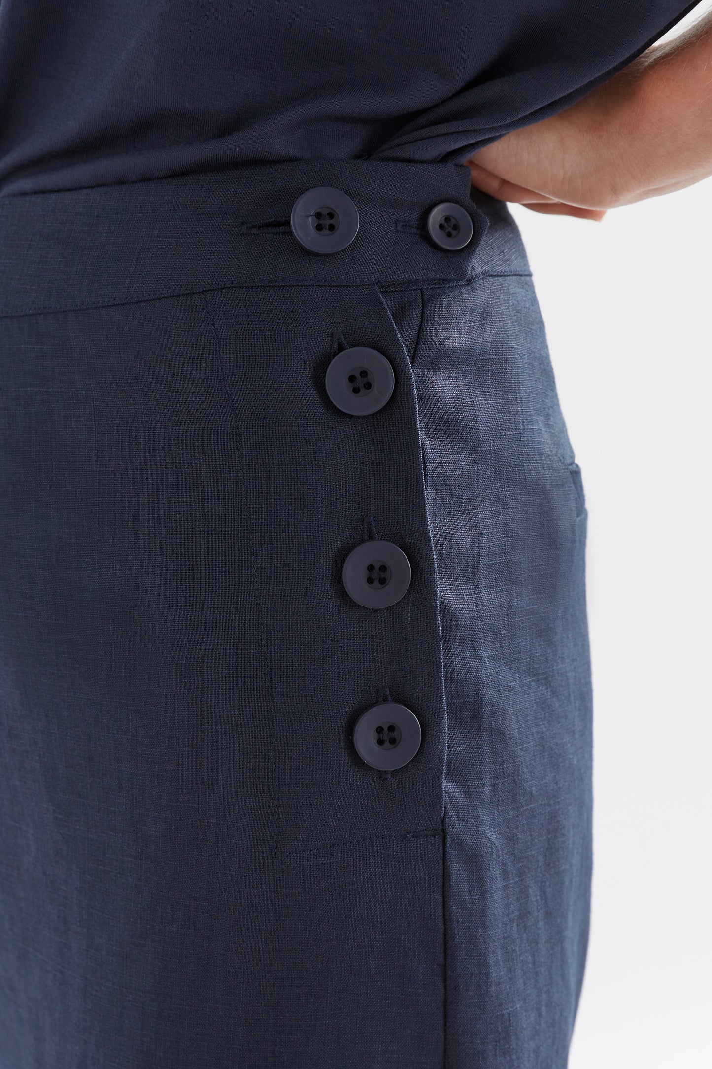 Hersom High Waist Linen Pant Model Front detail | MOONLIGHT