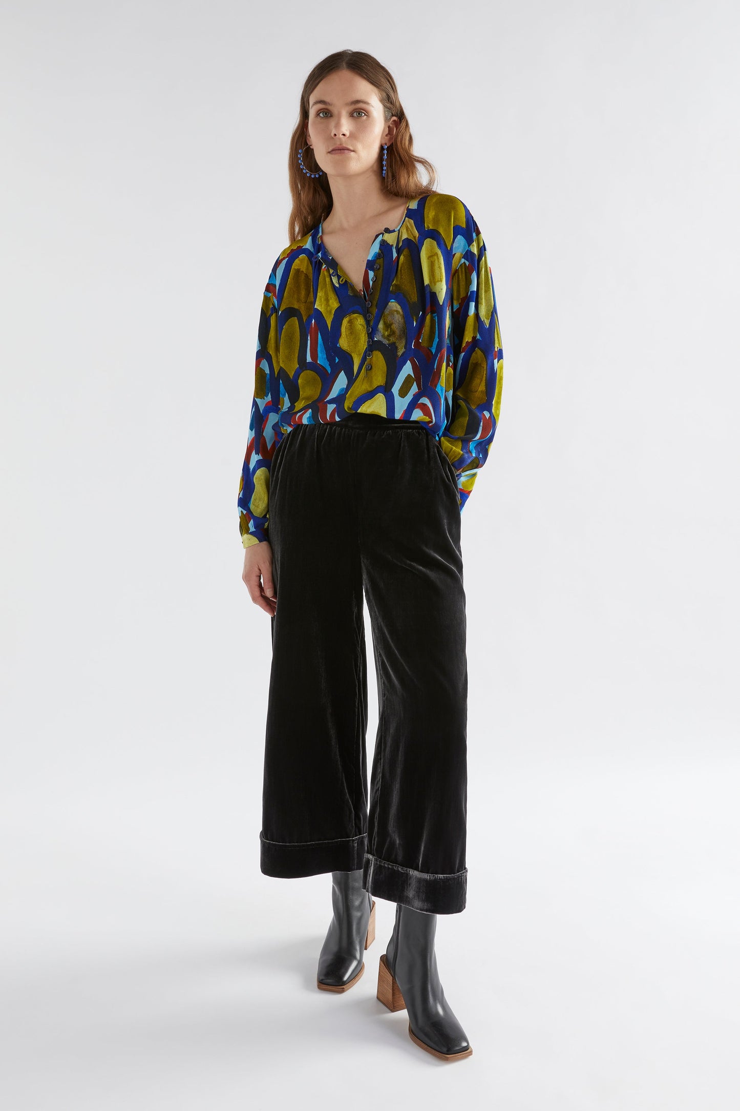 Galerie A-line Collarless Print Shirt with Back Pleat Detail Model Full body Front | BUE PRINT