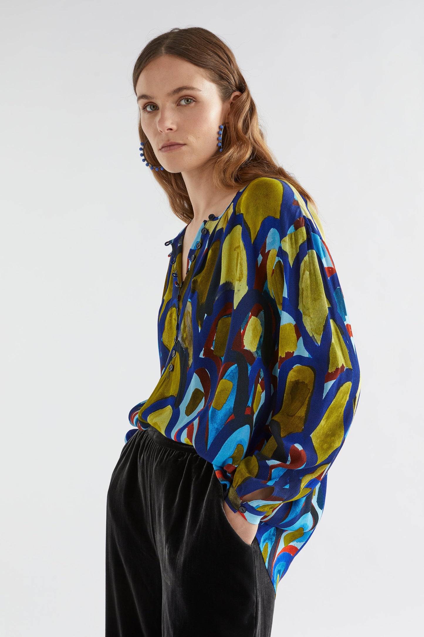 Galerie A-line Collarless Print Shirt with Back Pleat Detail Model Side | BUE PRINT
