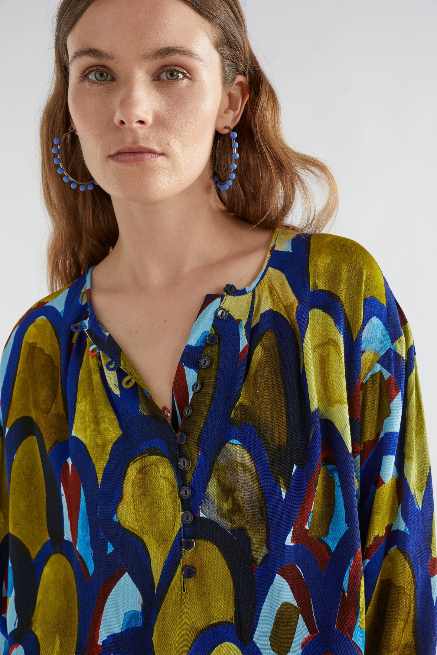 Galerie A-line Collarless Print Shirt with Back Pleat Detail Model Front Detail | BUE PRINT
