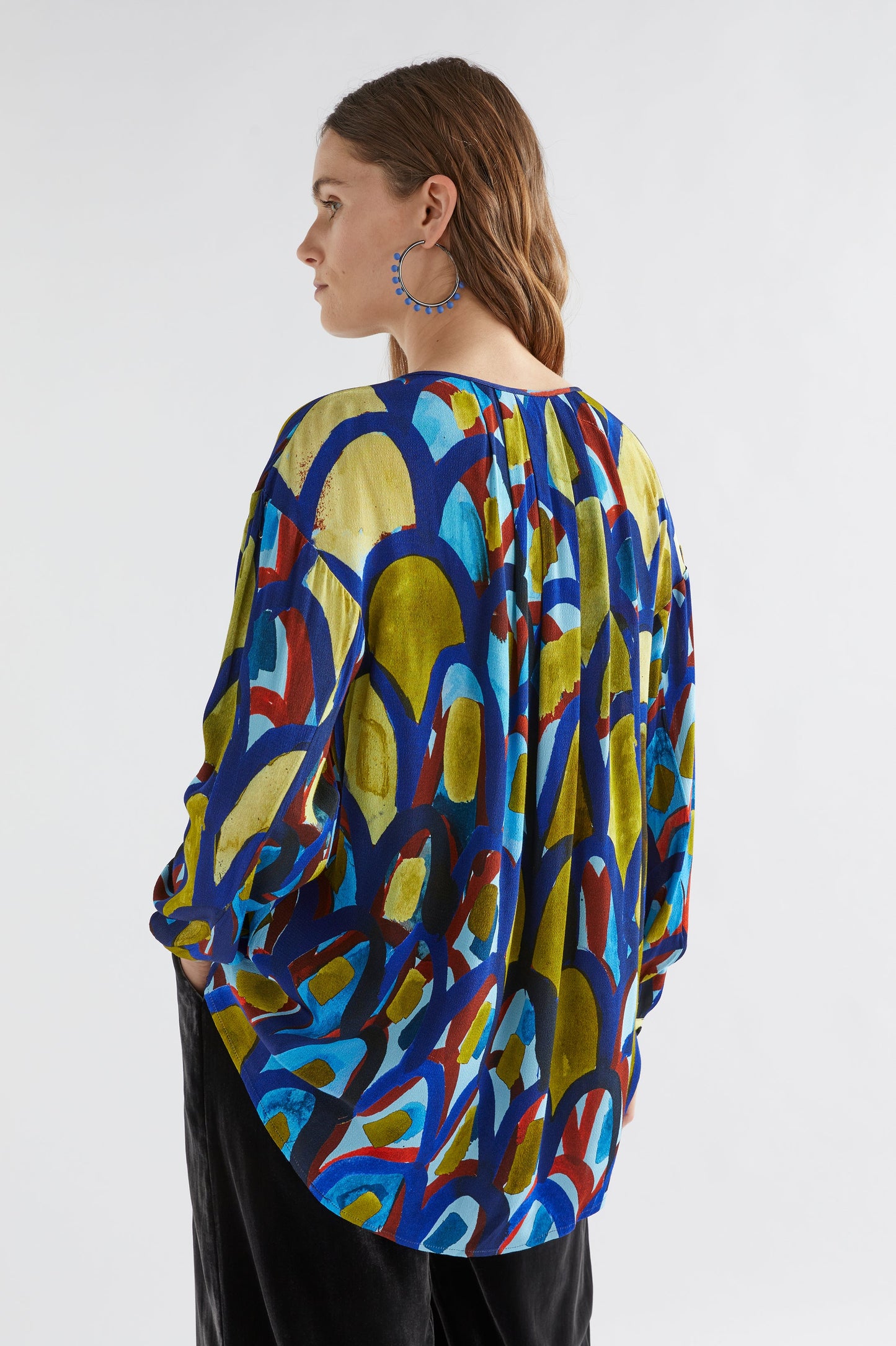 Galerie A-line Collarless Print Shirt with Back Pleat Detail Model Back | BUE PRINT