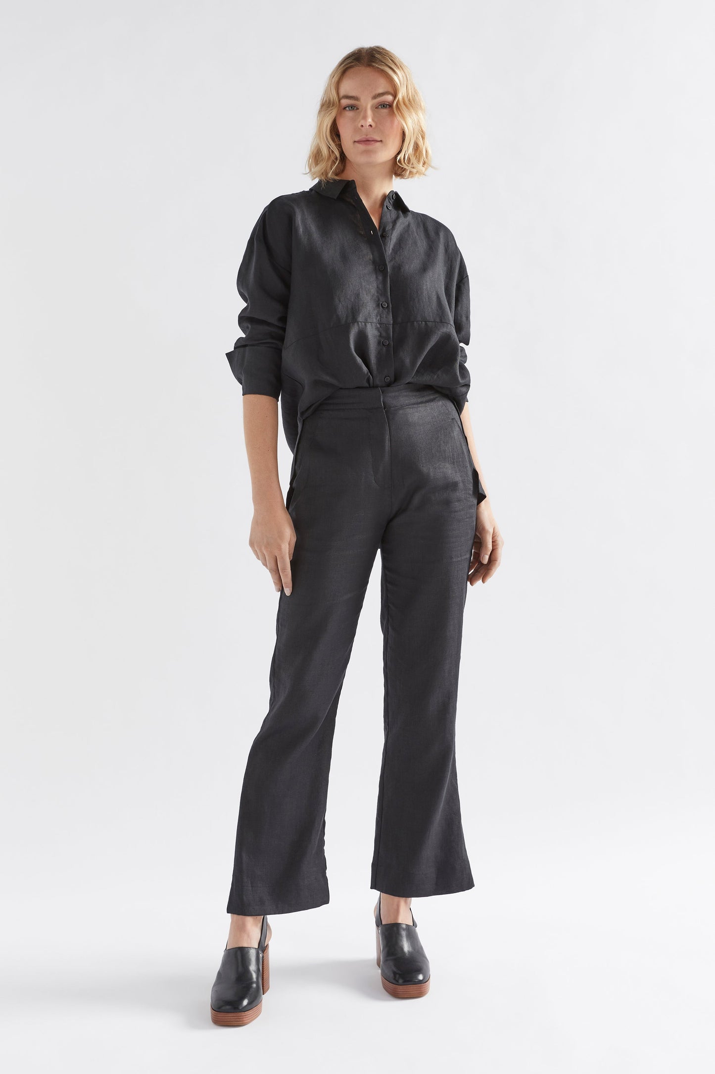 Stilla Linen Shirt with High-Low Hem and Back Pleat Detail Model front full body 2 | BLACK