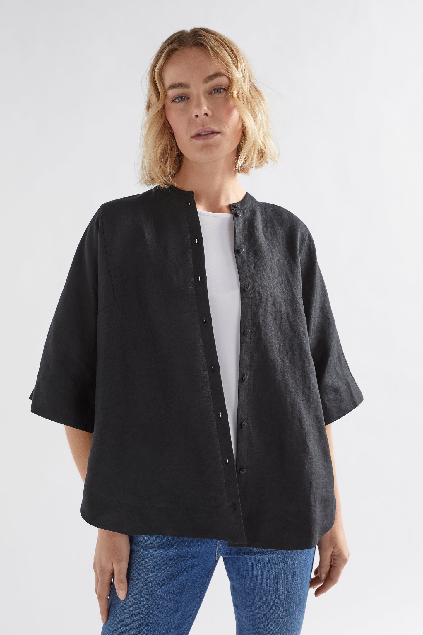 Elev Linen Cape-style Shirt Model Front | BLACK