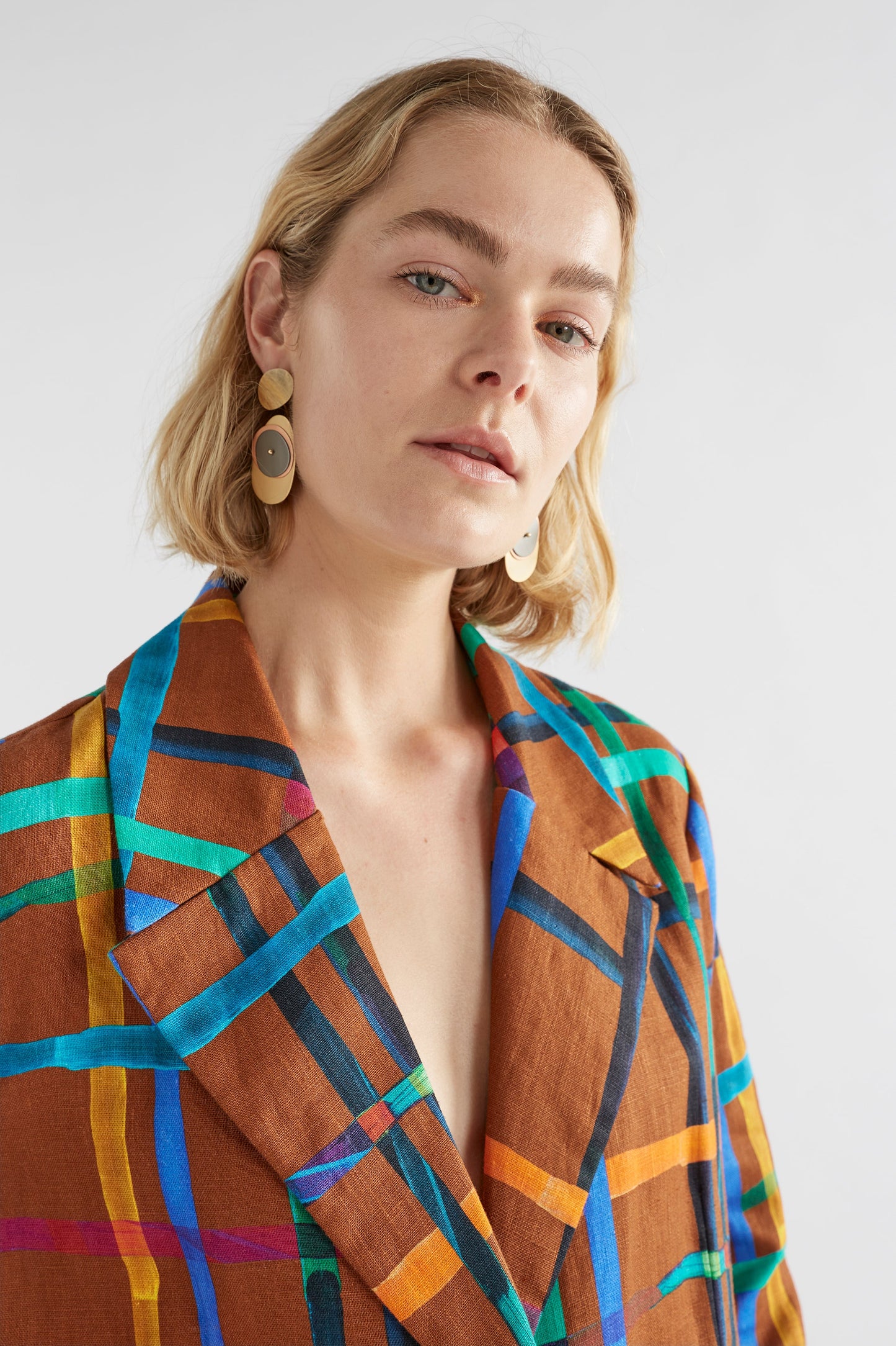Ilona Linen Print Check Blazer model front detail | BREA CHECK