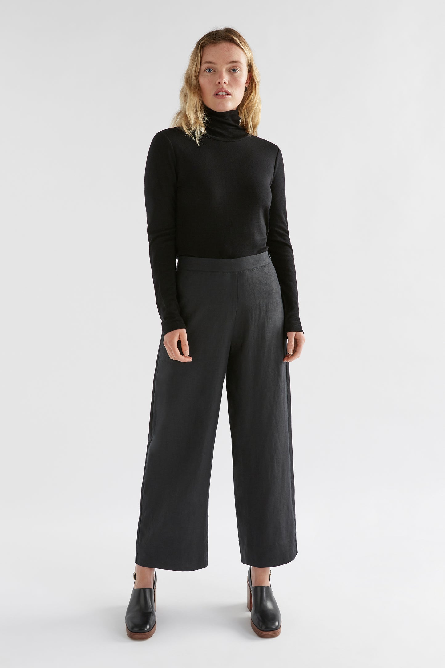Hersom High Waist Linen Pant Model Front | BLACK