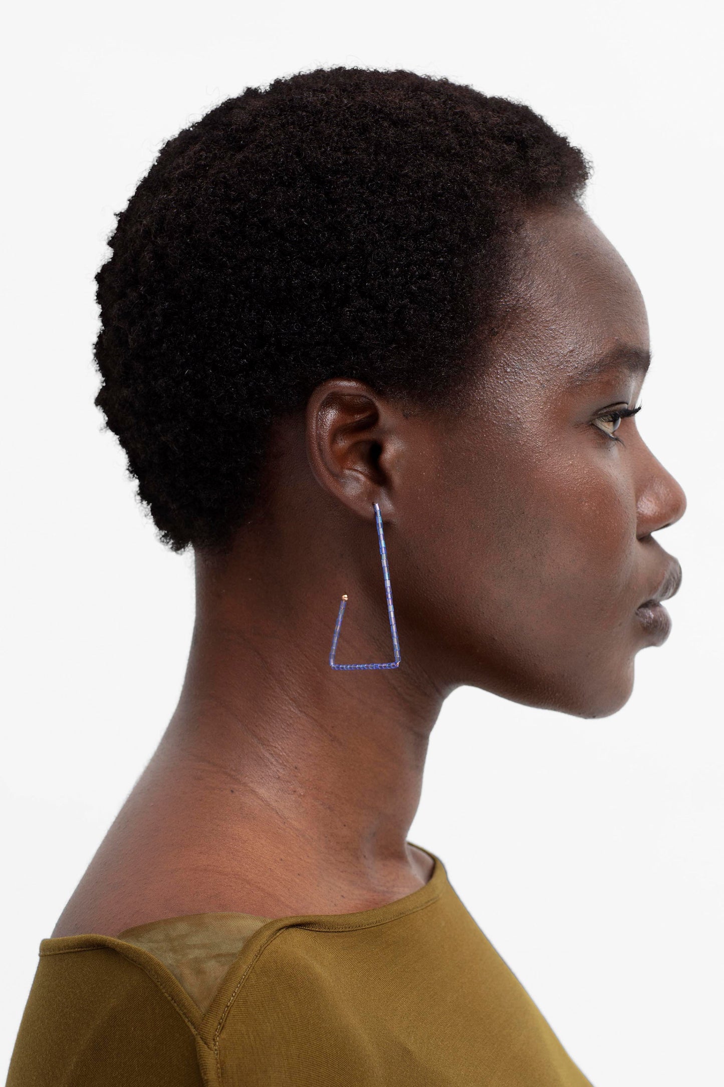 Kima Fine Glass Seed Bead Triangle Abstract Hoop Stud Earring Model | BLUE FOG