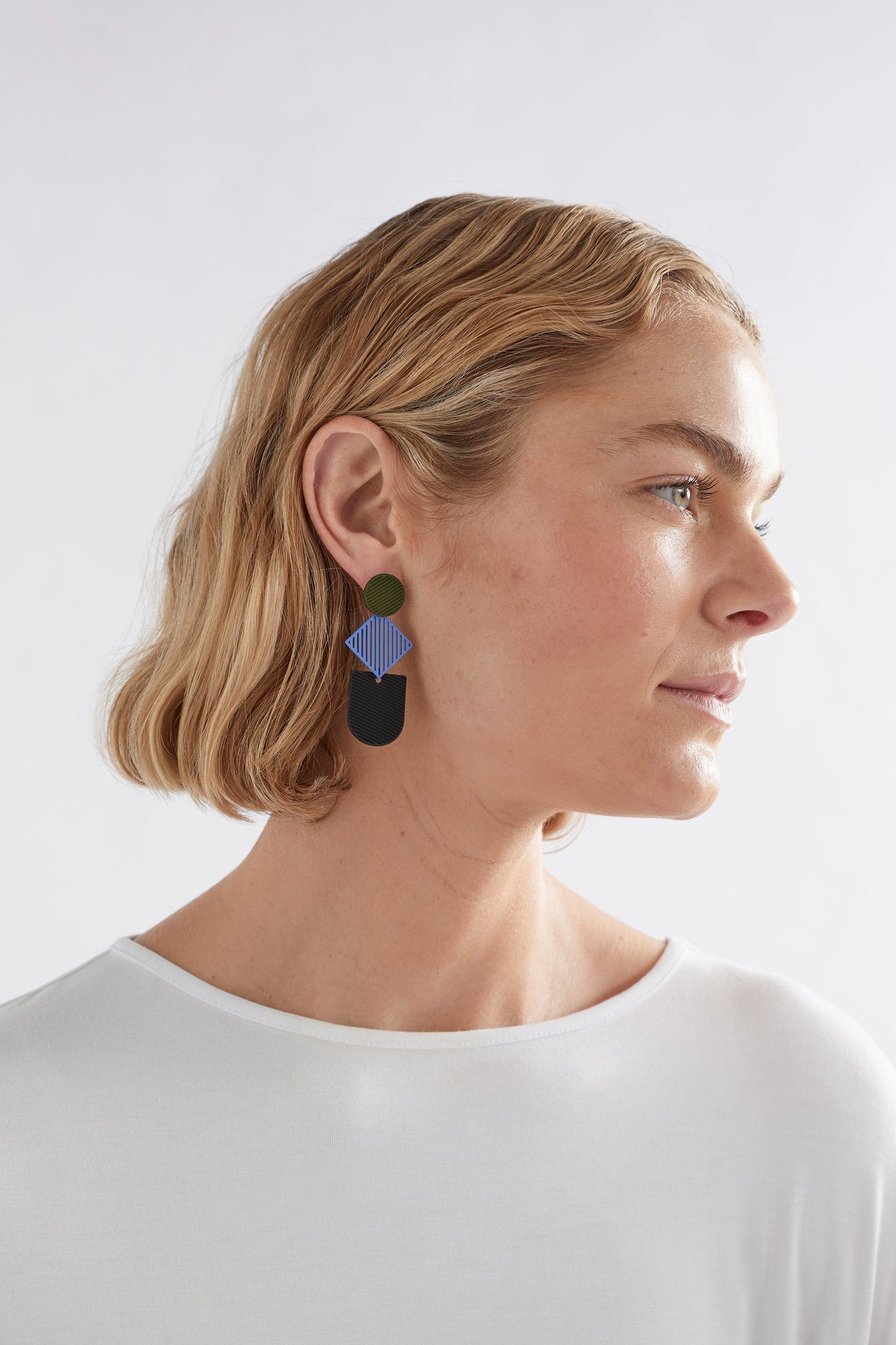 Ovek Geometric Coloured Drop Earring Model | DARK CITRONELLE