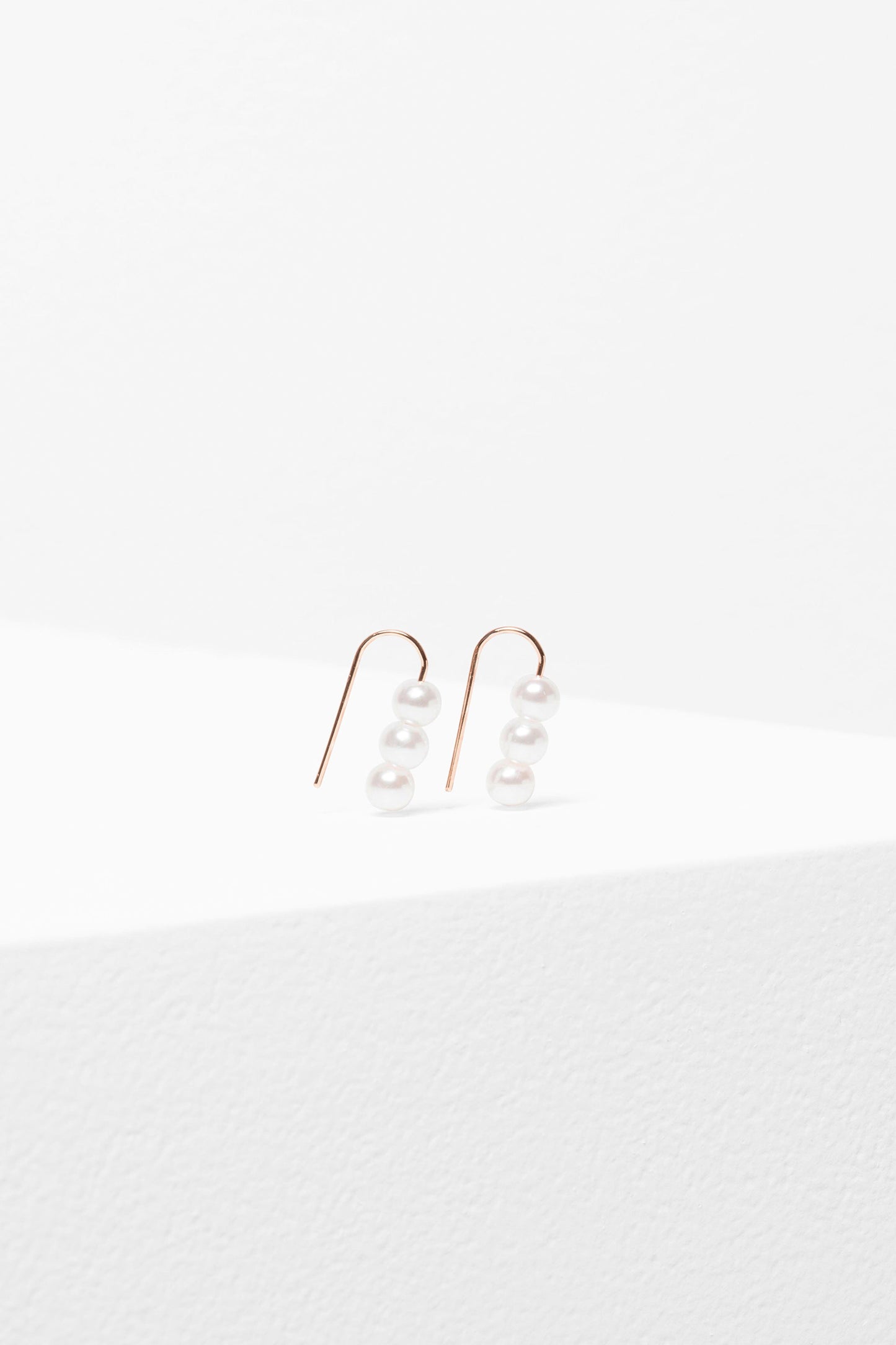 Mini Vekk Simple Pearl Bead Hook Earring | ROSE GOLD
