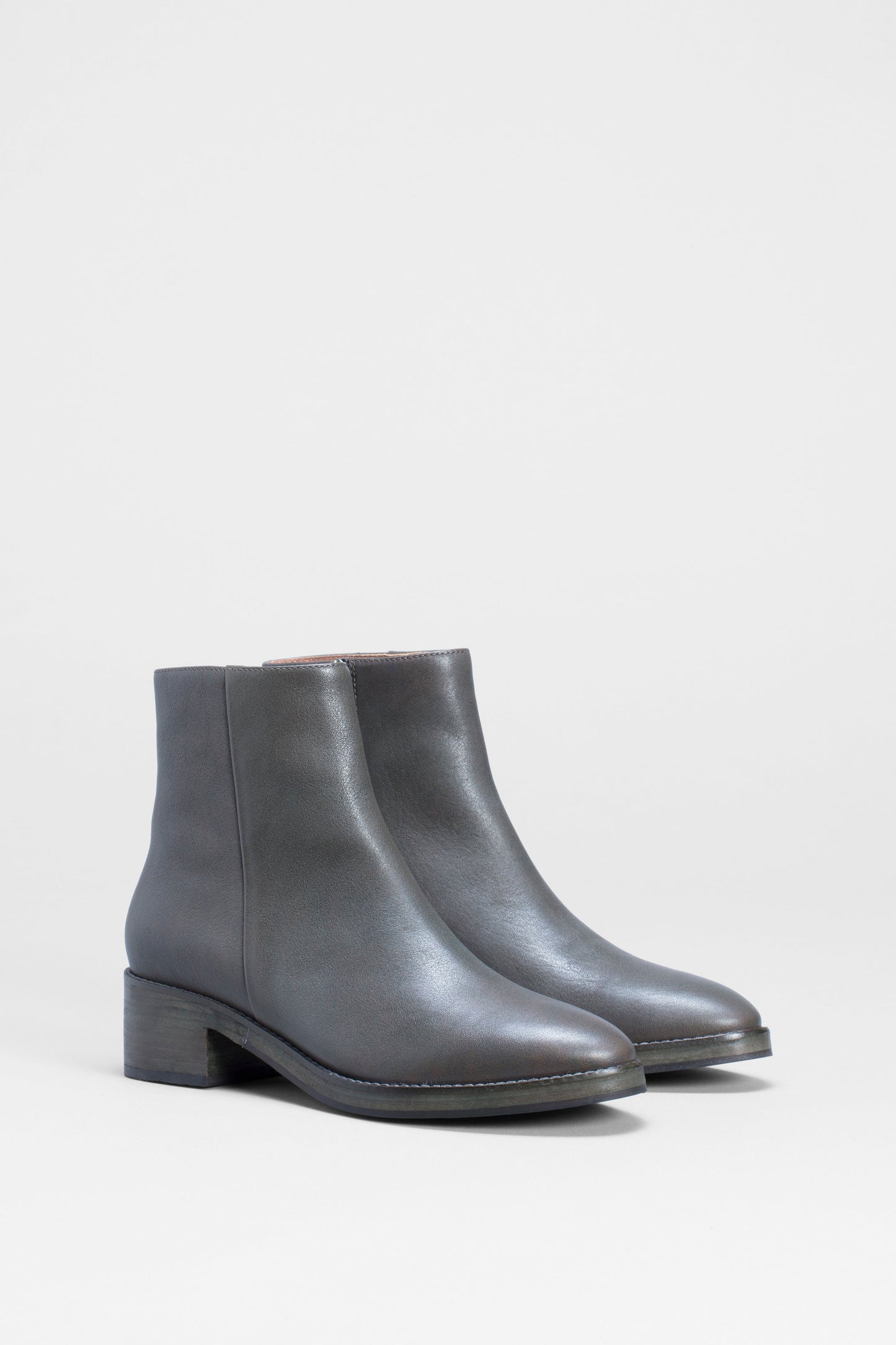 Kort Leather Ankle Boot Front Angled DARK GRAY