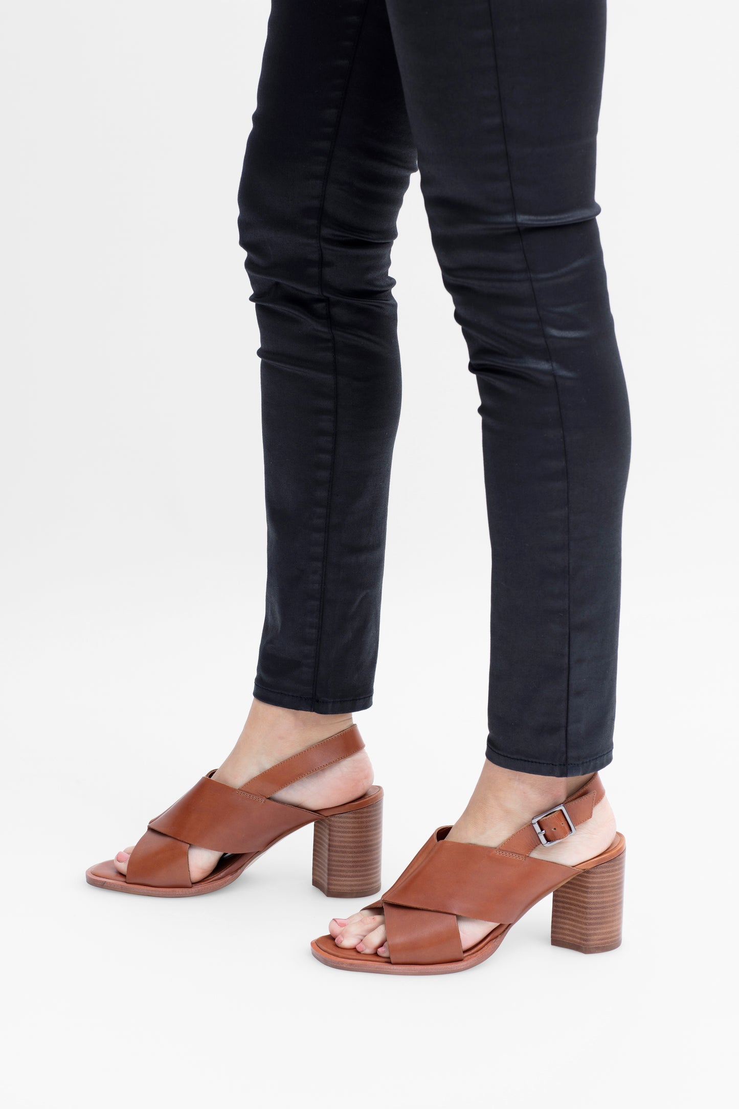 AAgata Block Heeled Leather Sandal Model Side TAN