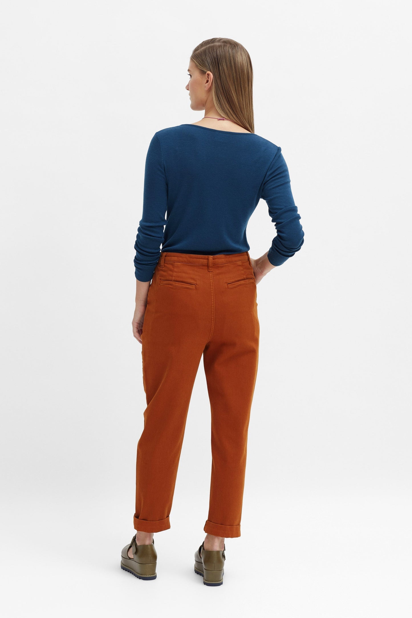Mysa Organic Cotton Slim Leg Stretch Jean Model Back Anabelle | NUTMEG