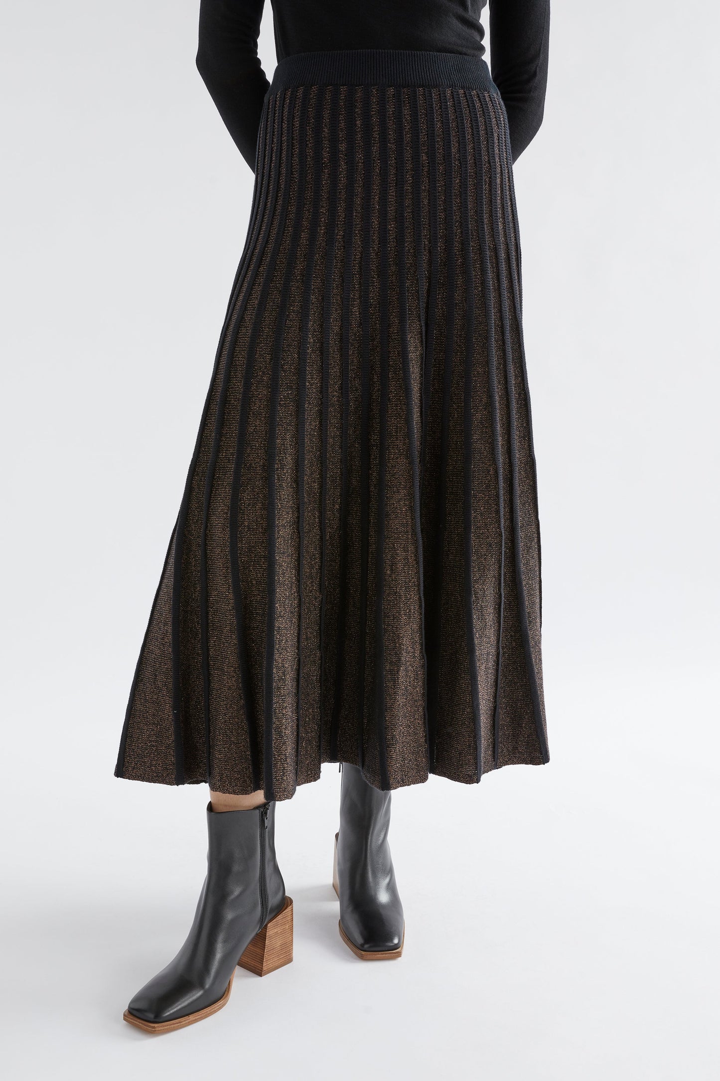 Glittra Lurex Knit Metallic A-Line Skirt Model Front Full Body | GOLDEN METALLIC