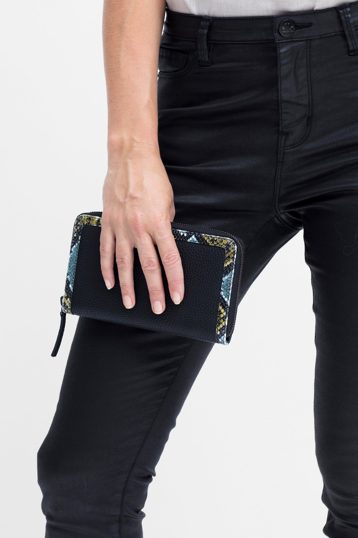 Jalta Snakeskin-Printed Trim Cow Leather Zip Purse Wallet Model BLACK/SNAKESKIN