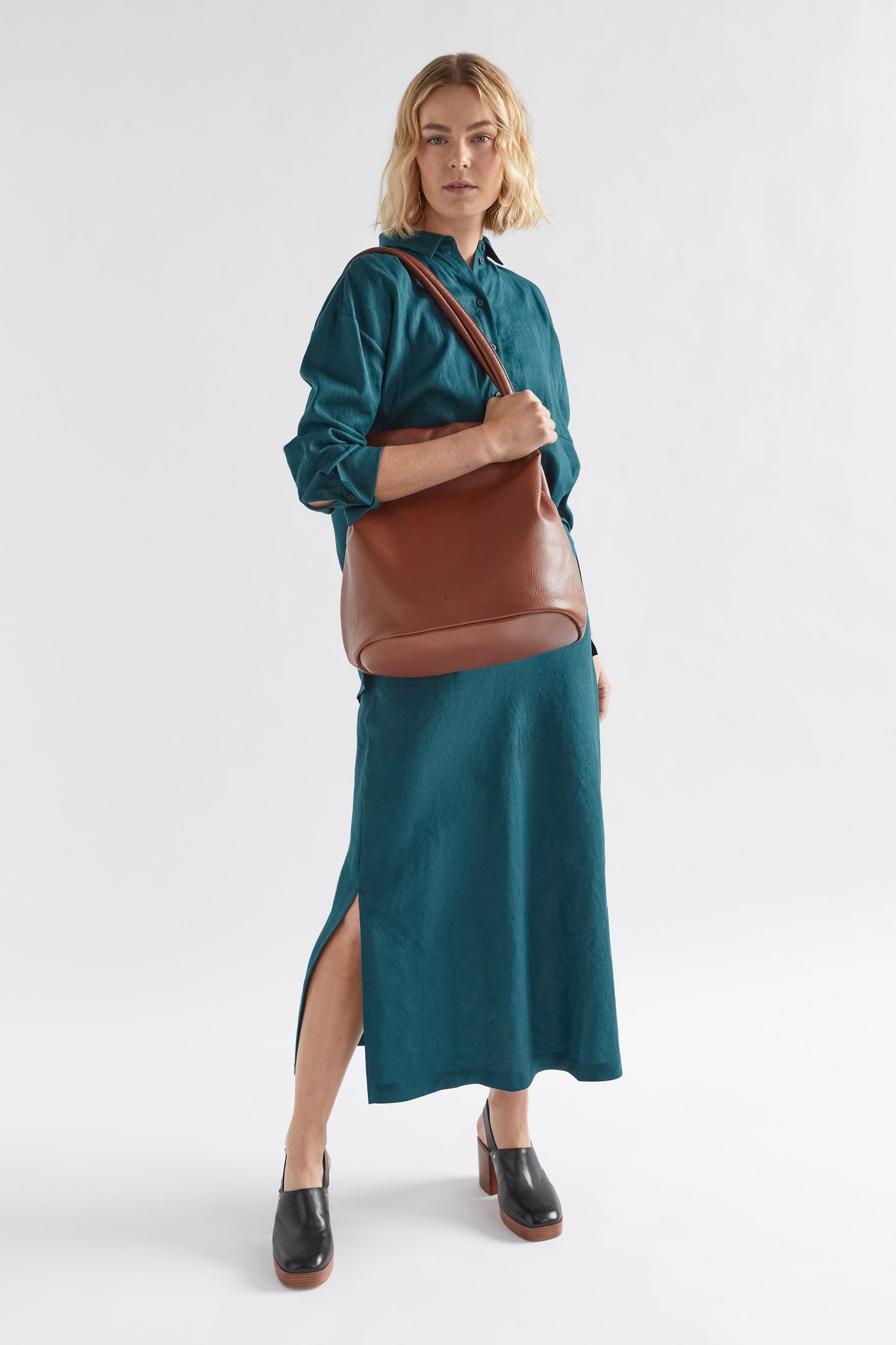 Orsa Vegan Leather Hand Bag Model full body | TAN