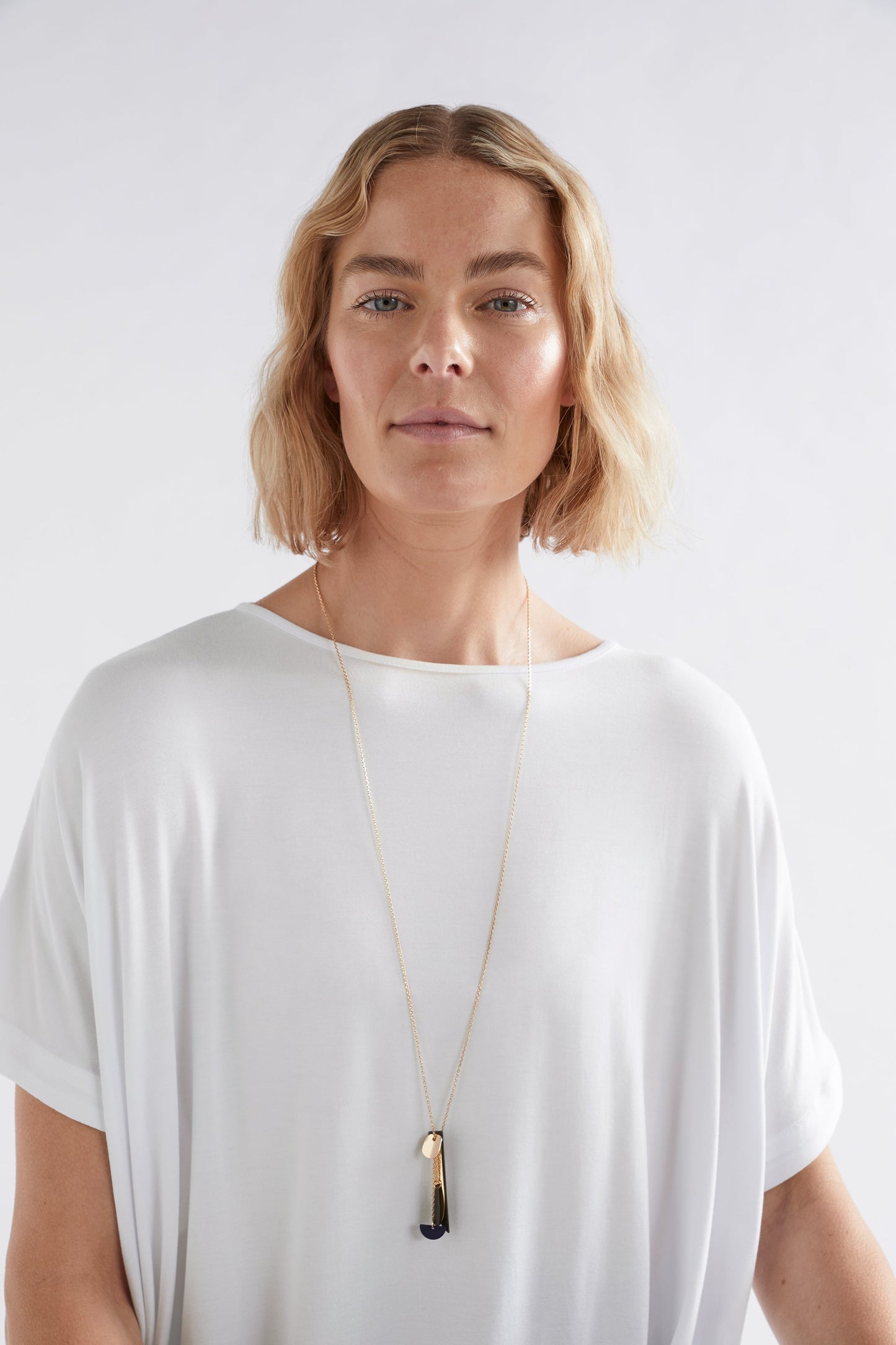 Braque Long Chain Geometric Pendant Necklace Model | GOLD 