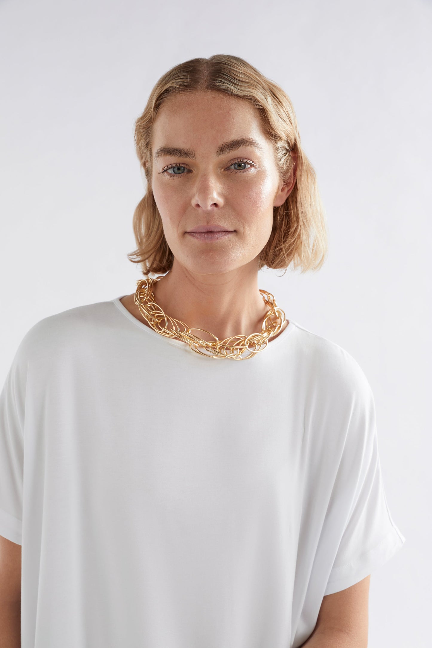 Rei Chunky Oval Chain Short Necklace model | GOLD